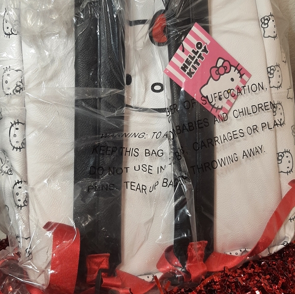 Hello Kitty Backpack - Picture 4 of 6